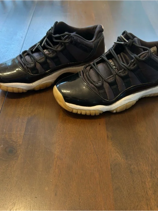 Youth 6Y Nike Air Jordan 11 Retro Low Sneakers Black Bleach Coral - Picture 3 of 9